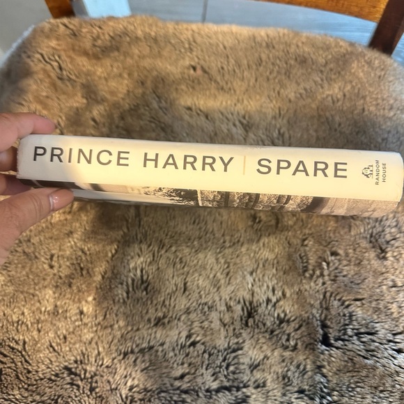 Prince Harry Spare by Prince Harry Autobiography - Picture 3 of 4